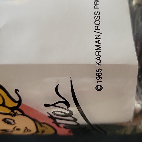 1985 The Chipettes Glass Tumbler - Picture 3 of 3